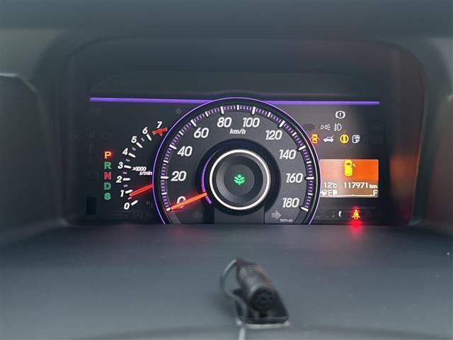 ステップワゴンスパーダ Ｚ　純正９インチナビ（フルセグＴＶ／ＣＤ／ＤＶＤ／Ｂｌｕｅｔｏｏｔｈ／ＡＭ／ＦＭ）／純正フリップダウンモニター／バックカメラ／両側パワースライドドア／ＥＴＣ／クルーズコントロール／パドルシフト／スペアキー（28枚目）