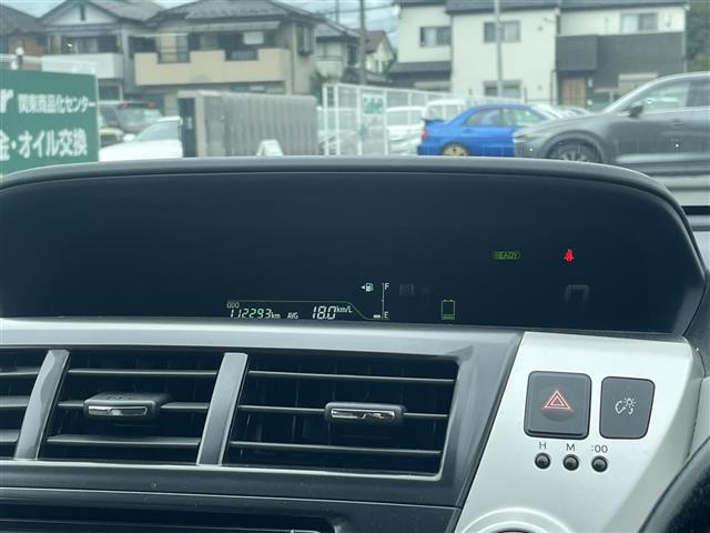 プリウスアルファ Ｇツーリングセレクション　純正ＳＤナビ　純正フルセグテレビ　バックカメラ　プッシュスタート　クルーズコントロール　革巻きステアリング　ステアリングスイッチ　フォグランプ　ＥＴＣ　純正１７インチＡＷ　純正フロアマット（3枚目）