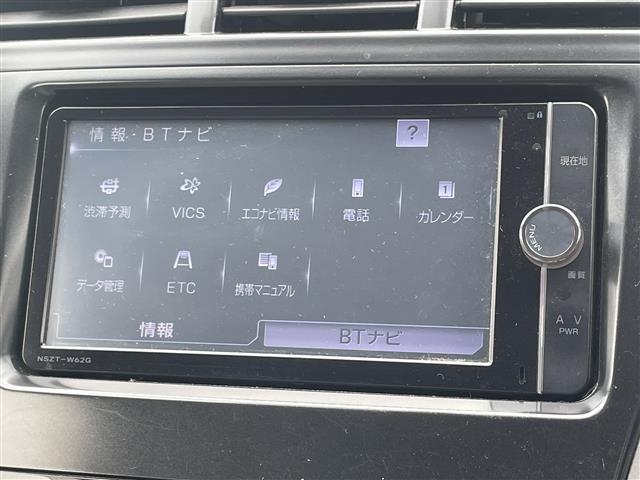 プリウスアルファ Ｇツーリングセレクション　純正ＳＤナビ　純正フルセグテレビ　バックカメラ　プッシュスタート　クルーズコントロール　革巻きステアリング　ステアリングスイッチ　フォグランプ　ＥＴＣ　純正１７インチＡＷ　純正フロアマット（4枚目）