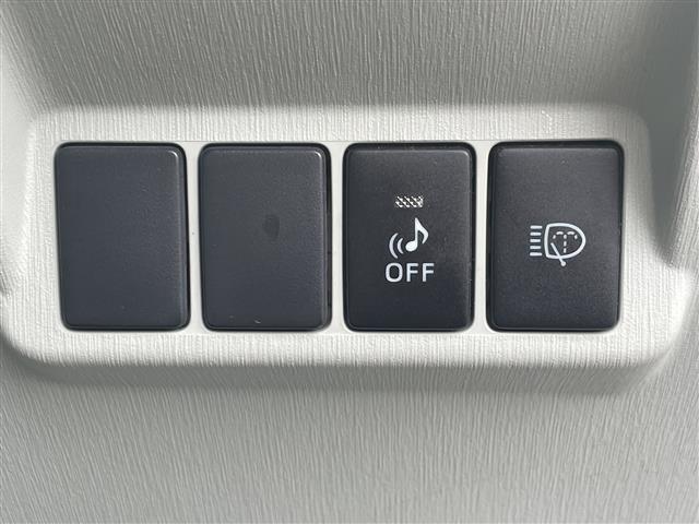 プリウスアルファ Ｇツーリングセレクション　純正ＳＤナビ　純正フルセグテレビ　バックカメラ　プッシュスタート　クルーズコントロール　革巻きステアリング　ステアリングスイッチ　フォグランプ　ＥＴＣ　純正１７インチＡＷ　純正フロアマット（6枚目）