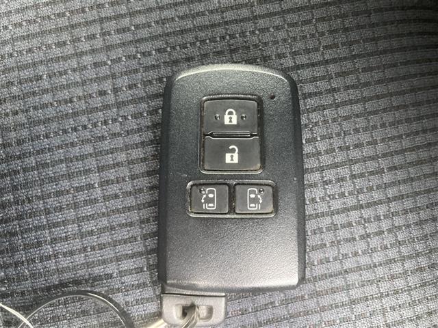 シエンタ G ◇社外メモリナビ◇社外ワンセグTV◇バックカメラ◇アイドリングストップ◇プッシュスタート◇両側パワースライドドア◇前後ドライブレコーダー◇純正フロアマット◇衝突被害軽減システム◇純正LEDヘッドライト(8枚目)