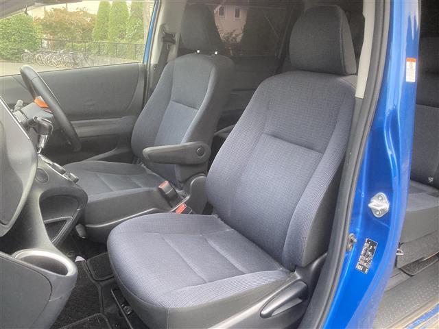 シエンタ G ◇社外メモリナビ◇社外ワンセグTV◇バックカメラ◇アイドリングストップ◇プッシュスタート◇両側パワースライドドア◇前後ドライブレコーダー◇純正フロアマット◇衝突被害軽減システム◇純正LEDヘッドライト(19枚目)