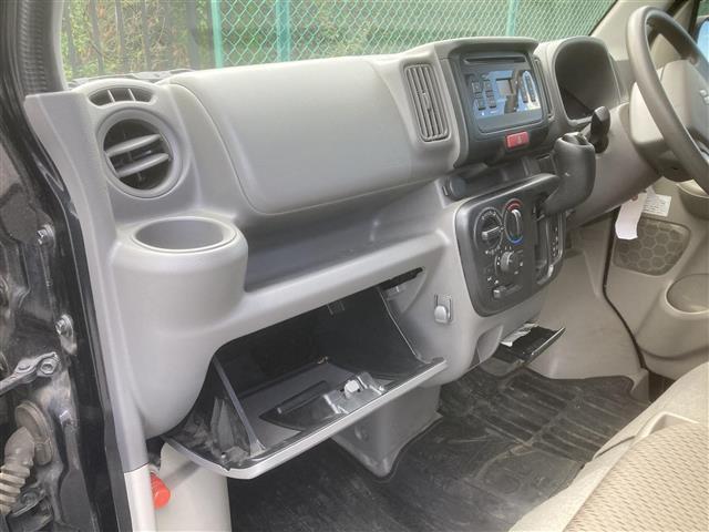 【グローブボックス】小物の収納が可能です！