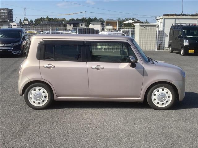 アルトラパンショコラ Ｘ　◇ＣＤ再生機能付◇ＡＭ／ＦＭ◇ＡＵＸ◇ＥＴＣ◇オートライト◇純正ＨＩＤヘッドライト◇革巻ステアリング◇革巻シフトノブ◇スマートキー◇デジタルインナーミラー◇前方ドライブレコーダー◇ドアバイザー（32枚目）