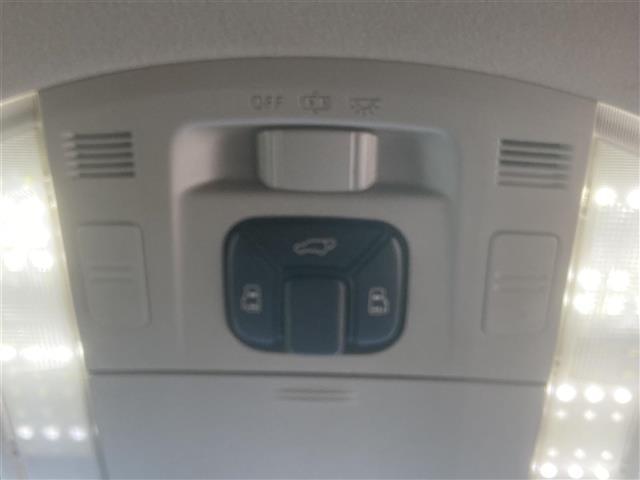 ヴェルファイア 2.4Z ゴールデンアイズ ◇アルパイン9インチSDナビ◇バックカメラ◇社外フリップダウンモニター◇オットマン◇キャプテンシート◇クルーズコントロール追従機能無◇両側パワースライドドア◇クリアランスソナー◇パワーバックドア(8枚目)