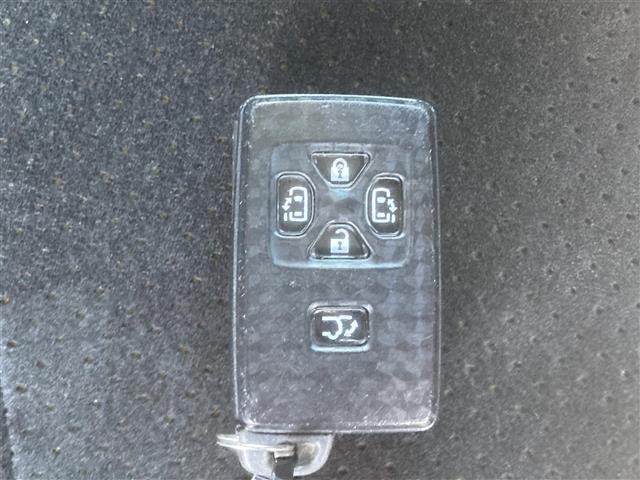 ヴェルファイア 2.4Z ゴールデンアイズ ◇アルパイン9インチSDナビ◇バックカメラ◇社外フリップダウンモニター◇オットマン◇キャプテンシート◇クルーズコントロール追従機能無◇両側パワースライドドア◇クリアランスソナー◇パワーバックドア(12枚目)