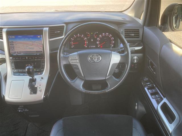 ヴェルファイア 2.4Z ゴールデンアイズ ◇アルパイン9インチSDナビ◇バックカメラ◇社外フリップダウンモニター◇オットマン◇キャプテンシート◇クルーズコントロール追従機能無◇両側パワースライドドア◇クリアランスソナー◇パワーバックドア(14枚目)