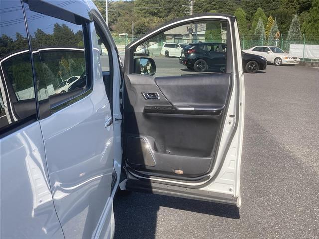 ヴェルファイア 2.4Z ゴールデンアイズ ◇アルパイン9インチSDナビ◇バックカメラ◇社外フリップダウンモニター◇オットマン◇キャプテンシート◇クルーズコントロール追従機能無◇両側パワースライドドア◇クリアランスソナー◇パワーバックドア(17枚目)