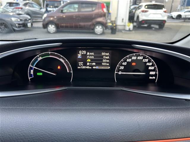 ヴォクシー V ◇純正SDナビ◇フルセグTV◇バックカメラ◇クルーズコントロール追従機能無◇ビルトインETC◇両側パワースライドドア◇DVD再生機能付き◇自動防眩ミラー◇後席ロールサンシェード◇純正15インチAW(3枚目)