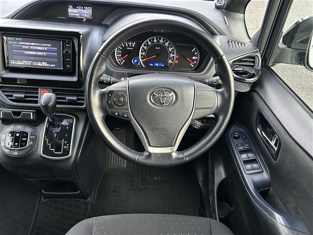 ヴォクシー V ◇純正SDナビ◇フルセグTV◇バックカメラ◇クルーズコントロール追従機能無◇ビルトインETC◇両側パワースライドドア◇DVD再生機能付き◇自動防眩ミラー◇後席ロールサンシェード◇純正15インチAW(8枚目)