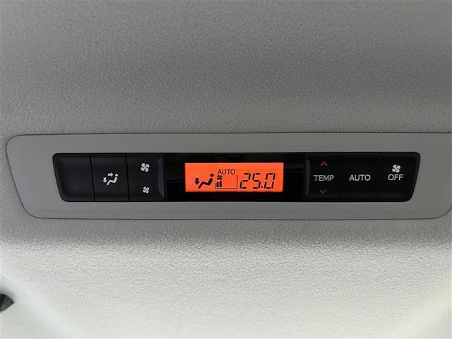 ヴォクシー V ◇純正SDナビ◇フルセグTV◇バックカメラ◇クルーズコントロール追従機能無◇ビルトインETC◇両側パワースライドドア◇DVD再生機能付き◇自動防眩ミラー◇後席ロールサンシェード◇純正15インチAW(11枚目)