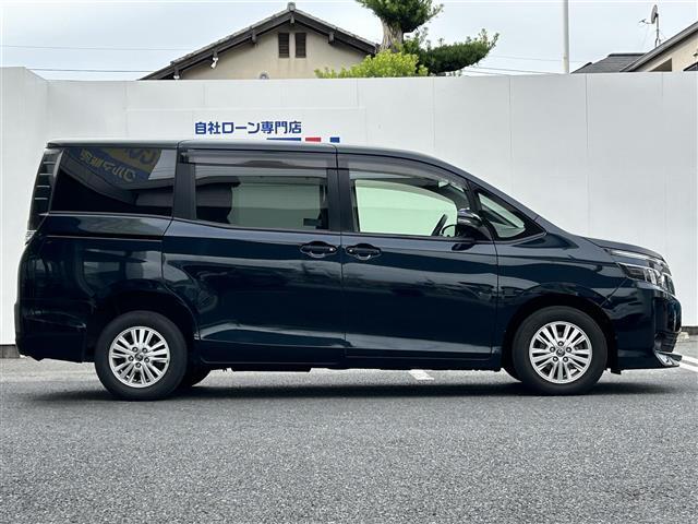 ヴォクシー V ◇純正SDナビ◇フルセグTV◇バックカメラ◇クルーズコントロール追従機能無◇ビルトインETC◇両側パワースライドドア◇DVD再生機能付き◇自動防眩ミラー◇後席ロールサンシェード◇純正15インチAW(17枚目)