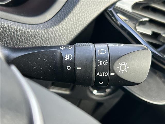 ヴォクシー V ◇純正SDナビ◇フルセグTV◇バックカメラ◇クルーズコントロール追従機能無◇ビルトインETC◇両側パワースライドドア◇DVD再生機能付き◇自動防眩ミラー◇後席ロールサンシェード◇純正15インチAW(22枚目)