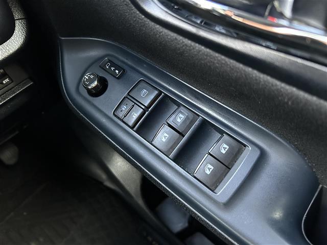 ヴォクシー V ◇純正SDナビ◇フルセグTV◇バックカメラ◇クルーズコントロール追従機能無◇ビルトインETC◇両側パワースライドドア◇DVD再生機能付き◇自動防眩ミラー◇後席ロールサンシェード◇純正15インチAW(25枚目)