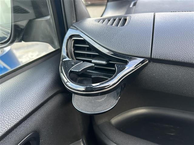 ヴォクシー V ◇純正SDナビ◇フルセグTV◇バックカメラ◇クルーズコントロール追従機能無◇ビルトインETC◇両側パワースライドドア◇DVD再生機能付き◇自動防眩ミラー◇後席ロールサンシェード◇純正15インチAW(27枚目)