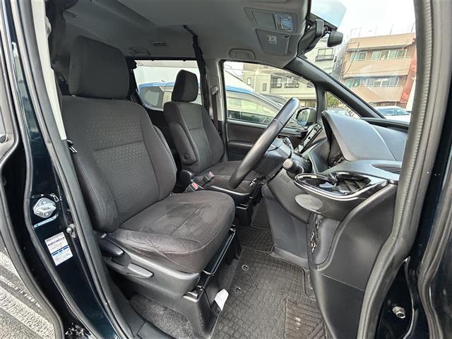 ヴォクシー V ◇純正SDナビ◇フルセグTV◇バックカメラ◇クルーズコントロール追従機能無◇ビルトインETC◇両側パワースライドドア◇DVD再生機能付き◇自動防眩ミラー◇後席ロールサンシェード◇純正15インチAW(31枚目)