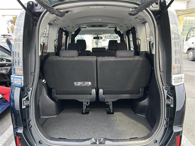 ヴォクシー V ◇純正SDナビ◇フルセグTV◇バックカメラ◇クルーズコントロール追従機能無◇ビルトインETC◇両側パワースライドドア◇DVD再生機能付き◇自動防眩ミラー◇後席ロールサンシェード◇純正15インチAW(38枚目)