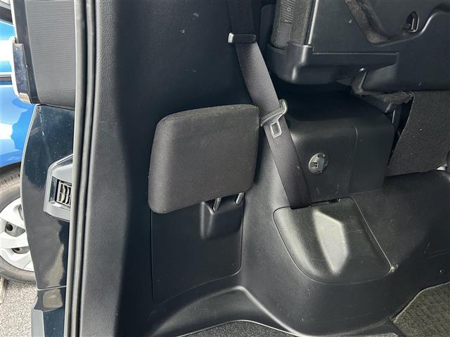 ヴォクシー V ◇純正SDナビ◇フルセグTV◇バックカメラ◇クルーズコントロール追従機能無◇ビルトインETC◇両側パワースライドドア◇DVD再生機能付き◇自動防眩ミラー◇後席ロールサンシェード◇純正15インチAW(40枚目)