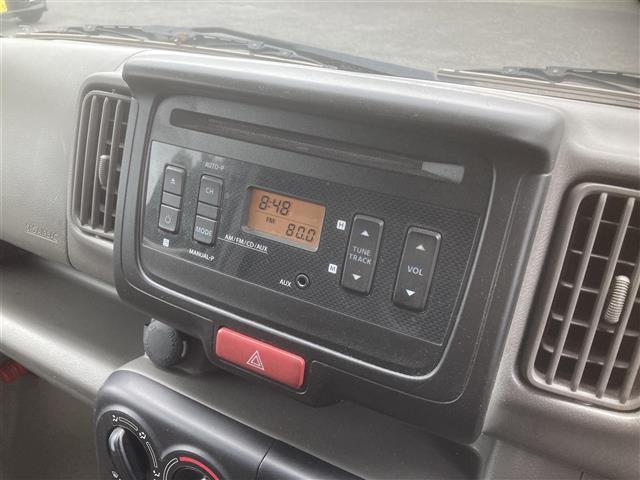 エブリイ PCリミテッド ◇MT車◇オーバーヘッドシェルフ◇パワーステアリング◇前席パワーウィンドウ◇CD◇AUX◇AM/FM◇リモコンキー/スペア1本◇純正フロアマット◇ABS◇盗難防止装置◇Wエアバッグ◇両側スライドドア(3枚目)