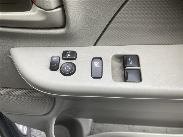 エブリイ PCリミテッド ◇MT車◇オーバーヘッドシェルフ◇パワーステアリング◇前席パワーウィンドウ◇CD◇AUX◇AM/FM◇リモコンキー/スペア1本◇純正フロアマット◇ABS◇盗難防止装置◇Wエアバッグ◇両側スライドドア(4枚目)