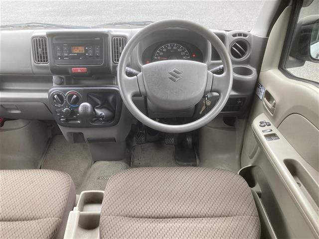 エブリイ PCリミテッド ◇MT車◇オーバーヘッドシェルフ◇パワーステアリング◇前席パワーウィンドウ◇CD◇AUX◇AM/FM◇リモコンキー/スペア1本◇純正フロアマット◇ABS◇盗難防止装置◇Wエアバッグ◇両側スライドドア(6枚目)