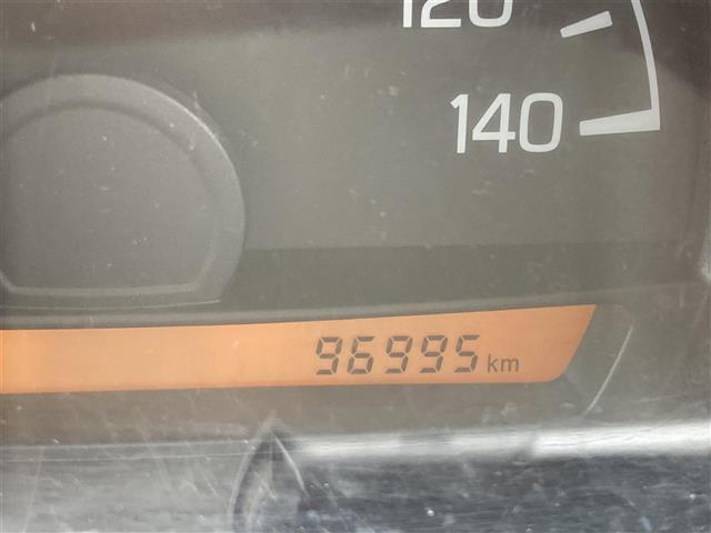 エブリイ PCリミテッド ◇MT車◇オーバーヘッドシェルフ◇パワーステアリング◇前席パワーウィンドウ◇CD◇AUX◇AM/FM◇リモコンキー/スペア1本◇純正フロアマット◇ABS◇盗難防止装置◇Wエアバッグ◇両側スライドドア(8枚目)