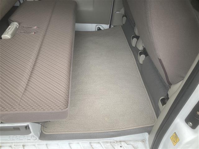 エブリイ PCリミテッド ◇MT車◇オーバーヘッドシェルフ◇パワーステアリング◇前席パワーウィンドウ◇CD◇AUX◇AM/FM◇リモコンキー/スペア1本◇純正フロアマット◇ABS◇盗難防止装置◇Wエアバッグ◇両側スライドドア(15枚目)