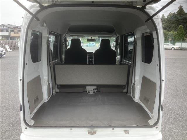 エブリイ PCリミテッド ◇MT車◇オーバーヘッドシェルフ◇パワーステアリング◇前席パワーウィンドウ◇CD◇AUX◇AM/FM◇リモコンキー/スペア1本◇純正フロアマット◇ABS◇盗難防止装置◇Wエアバッグ◇両側スライドドア(17枚目)