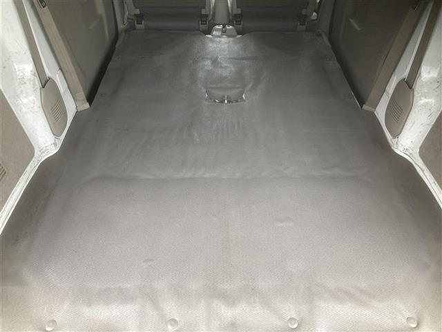 エブリイ PCリミテッド ◇MT車◇オーバーヘッドシェルフ◇パワーステアリング◇前席パワーウィンドウ◇CD◇AUX◇AM/FM◇リモコンキー/スペア1本◇純正フロアマット◇ABS◇盗難防止装置◇Wエアバッグ◇両側スライドドア(19枚目)