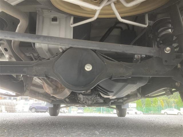 エブリイ PCリミテッド ◇MT車◇オーバーヘッドシェルフ◇パワーステアリング◇前席パワーウィンドウ◇CD◇AUX◇AM/FM◇リモコンキー/スペア1本◇純正フロアマット◇ABS◇盗難防止装置◇Wエアバッグ◇両側スライドドア(33枚目)