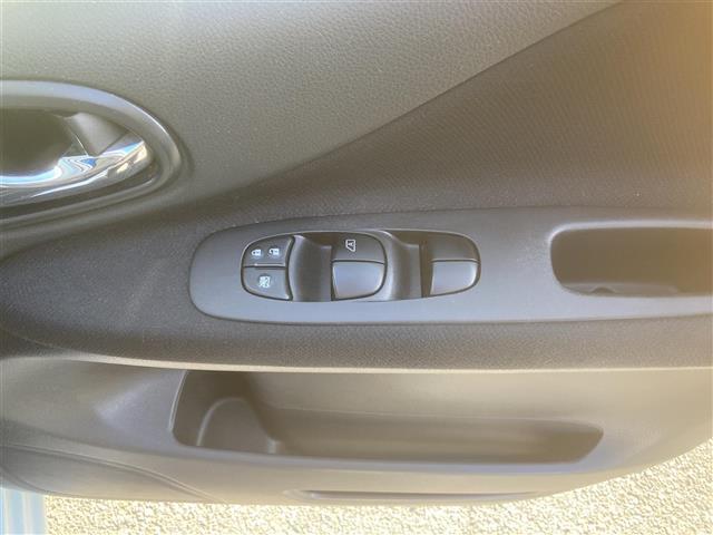 セレナ ハイウェイスター　Ｖセレ＋セーフティＩＩ　ＳＨＶ　◇純正ＳＤナビ◇フルセグＴＶ◇アラウンドビューモニター◇クルーズコントロール追従機能無◇エマージェンシーブレーキ◇車線逸脱防止支援システム◇両側パワースライドドア◇スマートマルチセンターシート（9枚目）