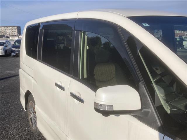 セレナ ハイウェイスター　Ｖセレ＋セーフティＩＩ　ＳＨＶ　◇純正ＳＤナビ◇フルセグＴＶ◇アラウンドビューモニター◇クルーズコントロール追従機能無◇エマージェンシーブレーキ◇車線逸脱防止支援システム◇両側パワースライドドア◇スマートマルチセンターシート（14枚目）