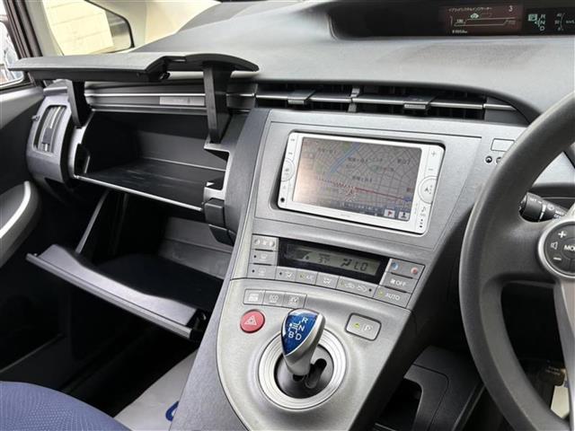 プリウス Sツーリングセレクション ◆純正メモリナビ◆バックカメラ◆プッシュスタート◆ステアリングスイッチ◆ビルトインETC◆モデリスタエアロ◆純正17インチAW◆オートエアコン◆HIDオートライト◆フォグランプ(7枚目)