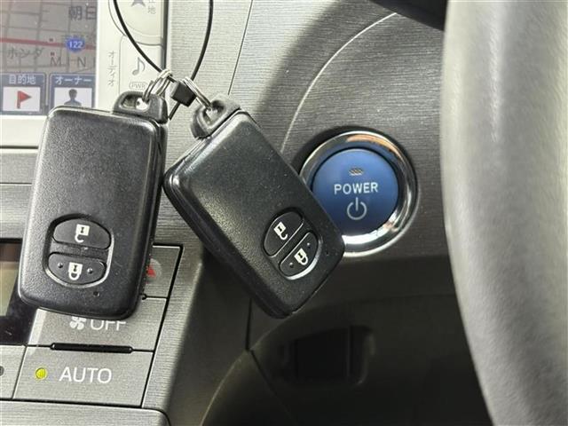 プリウス Sツーリングセレクション ◆純正メモリナビ◆バックカメラ◆プッシュスタート◆ステアリングスイッチ◆ビルトインETC◆モデリスタエアロ◆純正17インチAW◆オートエアコン◆HIDオートライト◆フォグランプ(9枚目)