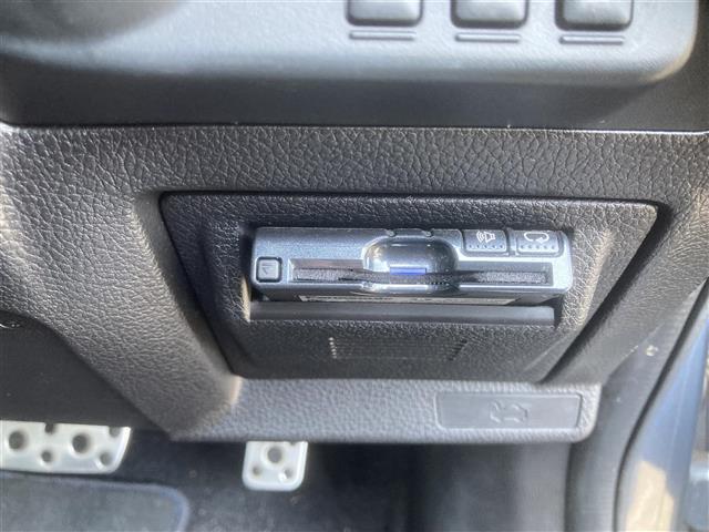 レヴォーグ １．６ＧＴ－Ｓアイサイト　◇ＡＷＤ◇ターボ車◇純正ナビ◇フルセグＴＶ◇バックカメラ◇プリクラッシュセーフティ◇ＳＩ－ＤＲＩＶＥ◇ヒルスタートアシスト◇革巻ステアリング◇革巻シフトノブ◇パドルシフト◇前席パワーシート（8枚目）