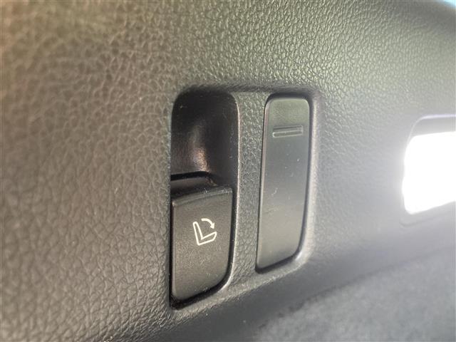 レヴォーグ １．６ＧＴ－Ｓアイサイト　◇ＡＷＤ◇ターボ車◇純正ナビ◇フルセグＴＶ◇バックカメラ◇プリクラッシュセーフティ◇ＳＩ－ＤＲＩＶＥ◇ヒルスタートアシスト◇革巻ステアリング◇革巻シフトノブ◇パドルシフト◇前席パワーシート（10枚目）