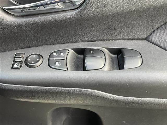 セレナ ハイウェイスター プロパイロットエディション 純正ナビ フルセグTV バックカメラ 両側パワースライドドア プロパイロット 衝突軽減システム 横滑り防止 ステアリングスイッチ 革巻きステアリング ETC デュアルバックドア フォグランプ(16枚目)