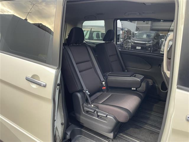 セレナ ハイウェイスター プロパイロットエディション 純正ナビ フルセグTV バックカメラ 両側パワースライドドア プロパイロット 衝突軽減システム 横滑り防止 ステアリングスイッチ 革巻きステアリング ETC デュアルバックドア フォグランプ(35枚目)