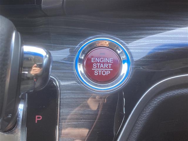 オデッセイ アブソルート・ＥＸ　◇純正ナビ◇フルセグＴＶ◇マルチビューカメラシステム◇フリップダウンモニター◇衝突被害軽減システム◇両側パワースライドドア◇運転席パワーシート◇ビルトインＥＴＣ◇ハーフレザーシート◇キャプテンシート（7枚目）