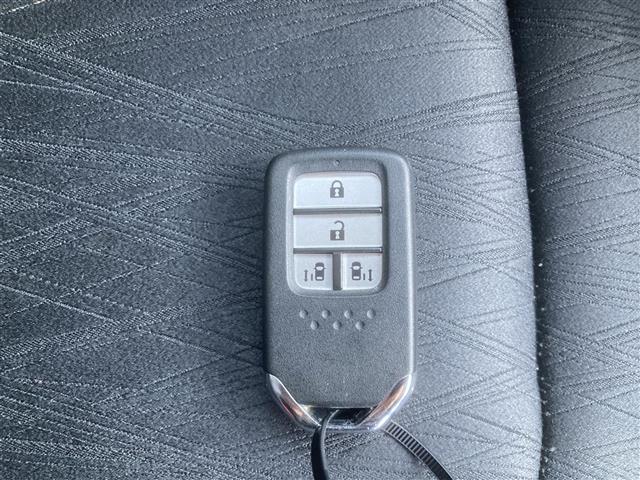 オデッセイ アブソルート・ＥＸ　◇純正ナビ◇フルセグＴＶ◇マルチビューカメラシステム◇フリップダウンモニター◇衝突被害軽減システム◇両側パワースライドドア◇運転席パワーシート◇ビルトインＥＴＣ◇ハーフレザーシート◇キャプテンシート（11枚目）