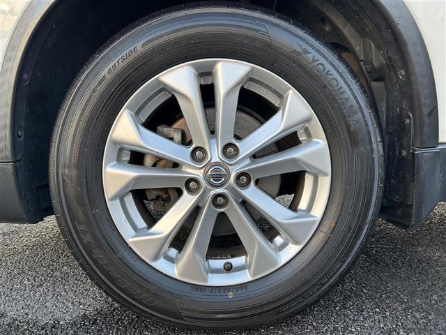 エクストレイル ２０Ｘ　エマージェンシーブレーキパッケージ　◇純正ＳＤナビ◇バックカメラ◇車線逸脱警報◇エマージェンシーブレーキ◇撥水シート◇前席シートヒーター◇ヒルディセントコントロール◇ビルトインＥＴＣ◇プッシュスタート◇ルーフレール◇純正１７インチＡＷ（16枚目）