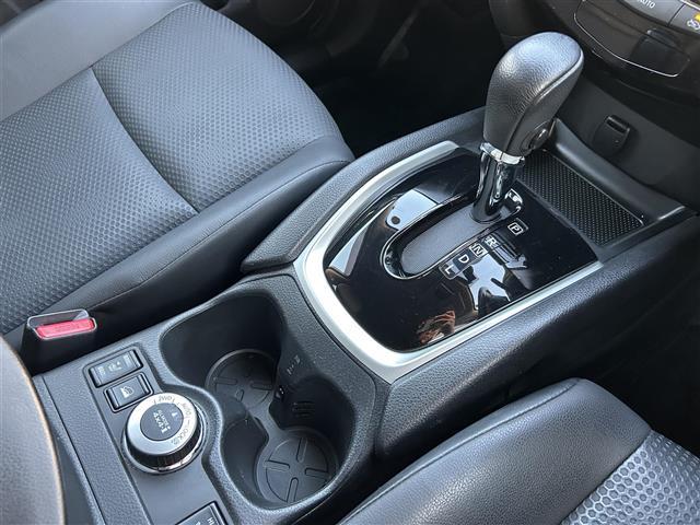 エクストレイル ２０Ｘ　エマージェンシーブレーキパッケージ　◇純正ＳＤナビ◇バックカメラ◇車線逸脱警報◇エマージェンシーブレーキ◇撥水シート◇前席シートヒーター◇ヒルディセントコントロール◇ビルトインＥＴＣ◇プッシュスタート◇ルーフレール◇純正１７インチＡＷ（24枚目）