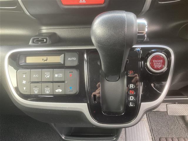 N-BOXカスタム G・Lパッケージ ◇社外メモリナビ◇フルセグTV◇バックカメラ◇シティブレーキアクティブシステム◇ETC◇左側パワースライドドア◇プッシュスタート◇スマートキー◇背面シートテーブル◇後席ロールサンシェード◇DVD再生可(7枚目)