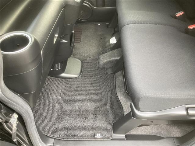 N-BOXカスタム G・Lパッケージ ◇社外メモリナビ◇フルセグTV◇バックカメラ◇シティブレーキアクティブシステム◇ETC◇左側パワースライドドア◇プッシュスタート◇スマートキー◇背面シートテーブル◇後席ロールサンシェード◇DVD再生可(22枚目)