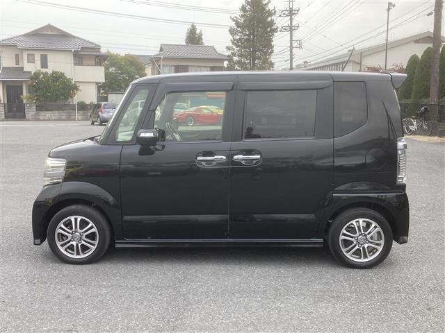 N-BOXカスタム G・Lパッケージ ◇社外メモリナビ◇フルセグTV◇バックカメラ◇シティブレーキアクティブシステム◇ETC◇左側パワースライドドア◇プッシュスタート◇スマートキー◇背面シートテーブル◇後席ロールサンシェード◇DVD再生可(33枚目)