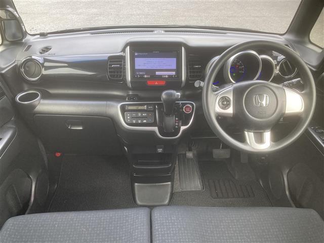 N-BOXカスタム G・Lパッケージ ◇社外メモリナビ◇フルセグTV◇バックカメラ◇シティブレーキアクティブシステム◇ETC◇左側パワースライドドア◇プッシュスタート◇スマートキー◇背面シートテーブル◇後席ロールサンシェード◇DVD再生可(42枚目)