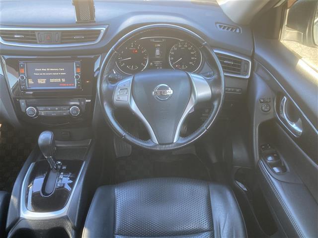 エクストレイル 20X ◆4WD◆純正SDナビ(MC313D-W)◆アイドリングストップ◆プッシュスタート◆ETC◆純正17インチAW◆純正LEDヘッドライト◆革巻きステアリング◆前席シートヒーター◆横滑り防止装置(12枚目)