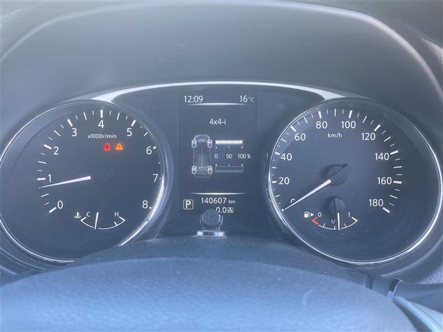 エクストレイル 20X ◆4WD◆純正SDナビ(MC313D-W)◆アイドリングストップ◆プッシュスタート◆ETC◆純正17インチAW◆純正LEDヘッドライト◆革巻きステアリング◆前席シートヒーター◆横滑り防止装置(13枚目)