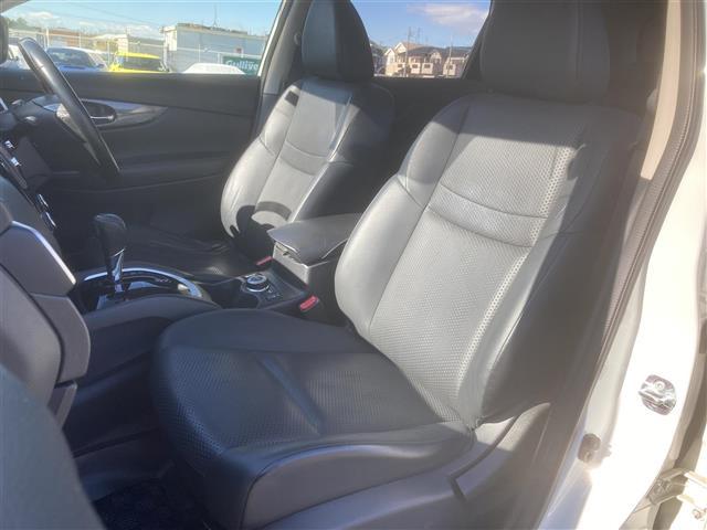 エクストレイル 20X ◆4WD◆純正SDナビ(MC313D-W)◆アイドリングストップ◆プッシュスタート◆ETC◆純正17インチAW◆純正LEDヘッドライト◆革巻きステアリング◆前席シートヒーター◆横滑り防止装置(18枚目)