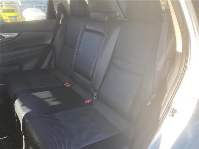 エクストレイル 20X ◆4WD◆純正SDナビ(MC313D-W)◆アイドリングストップ◆プッシュスタート◆ETC◆純正17インチAW◆純正LEDヘッドライト◆革巻きステアリング◆前席シートヒーター◆横滑り防止装置(19枚目)